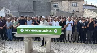 Aksaray'daki sıcak hava balonu kazasında hayatını kaybeden pilotun cenazesi Nevşehir'de defnedildi